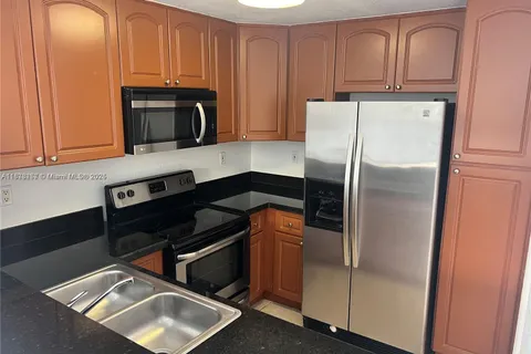 7090 NW 174th Ter # 101, Hialeah FL 33015