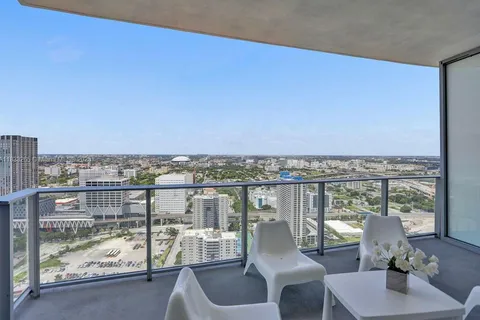 851 NE 1st Ave # 3510, Miami FL 33132