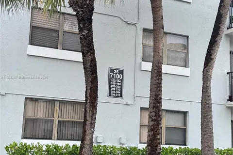 7100 NW 179th St # 208, Hialeah FL 33015