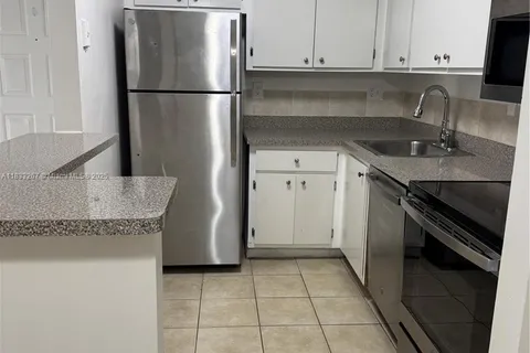 7100 NW 179th St # 208, Hialeah FL 33015