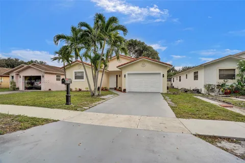 2444 Raleigh St, Hollywood FL 33020