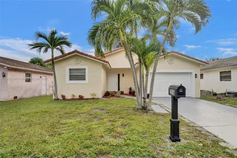 2444 Raleigh St, Hollywood FL 33020