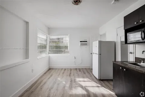 420 78th St # 28, Miami Beach FL 33141