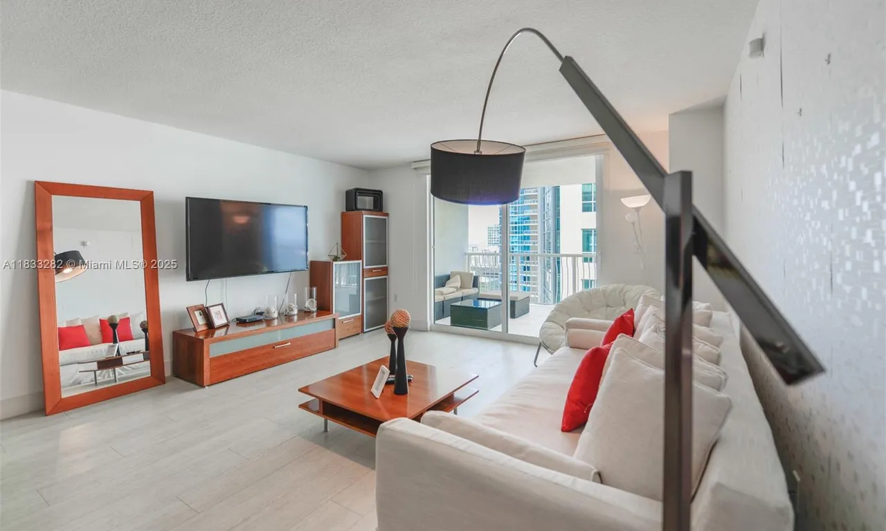 1200 Brickell Bay Dr # 3514, Miami FL 33131