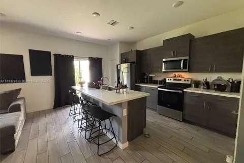 830 SE 19th St, Homestead FL 33034