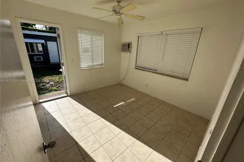 610 NE 12th Ave # 1, Fort Lauderdale FL 33304