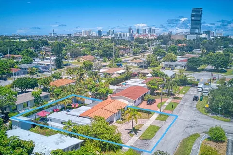 2545 NE 214th St, Miami FL 33180