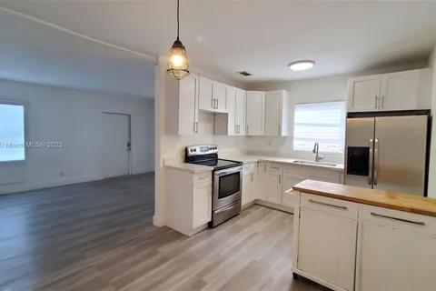 275 NW 46th St, Miami FL 33127