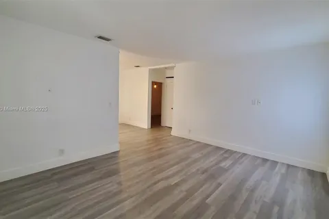275 NW 46th St, Miami FL 33127