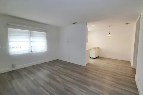 275 NW 46th St, Miami FL 33127
