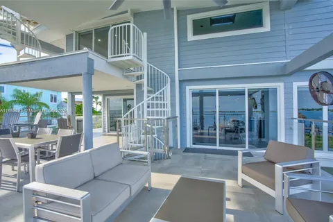 67 N Bounty Ln, Key Largo FL 33037