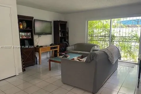 8165 NW 8th St # 7, Miami FL 33126
