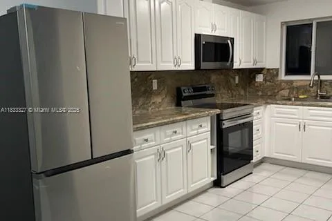 8165 NW 8th St # 7, Miami FL 33126