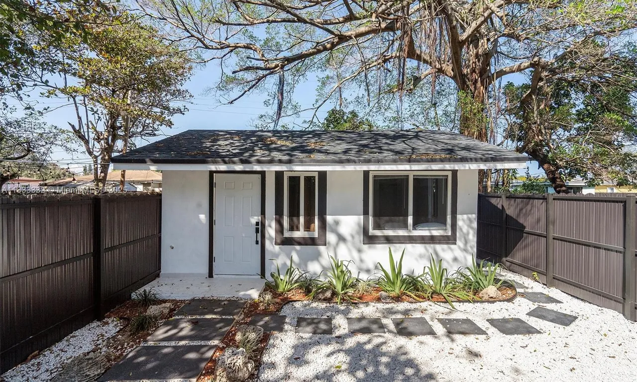 1045 NW 55th Ter, Miami FL 33127