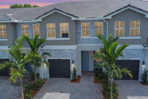 145 SW 170th Ave # 145, Pembroke Pines FL 33027