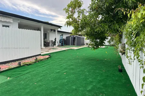 11351 SW 40th Ter, Miami FL 33165