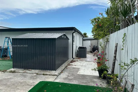 11351 SW 40th Ter, Miami FL 33165