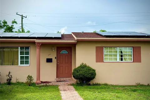 701 NW 176th Ter, Miami Gardens FL 33169