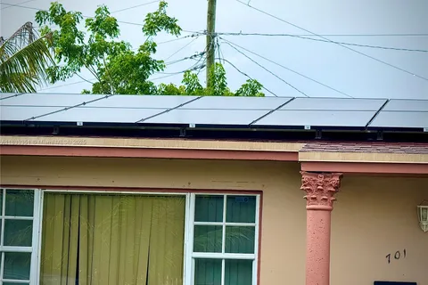 701 NW 176th Ter, Miami Gardens FL 33169