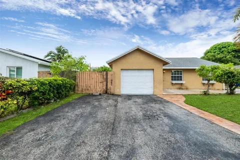 7209 SW 3rd Ct, North Lauderdale FL 33068