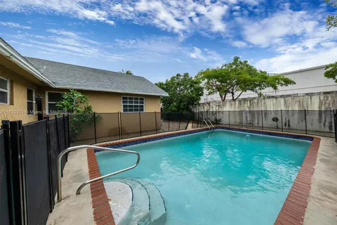 7209 SW 3rd Ct, North Lauderdale FL 33068