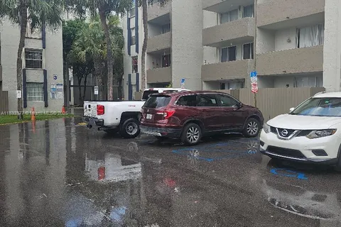 10000 NW 80th Ct # 2415, Hialeah Gardens FL 33016