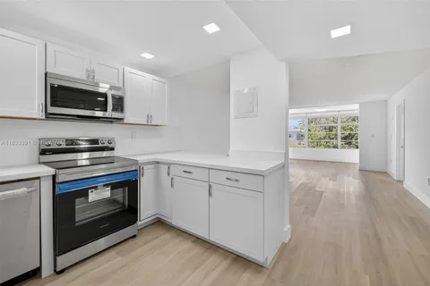 8305 Sunrise Lakes Blvd # 104, Sunrise FL 33322