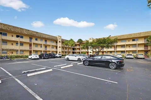 8305 Sunrise Lakes Blvd # 104, Sunrise FL 33322