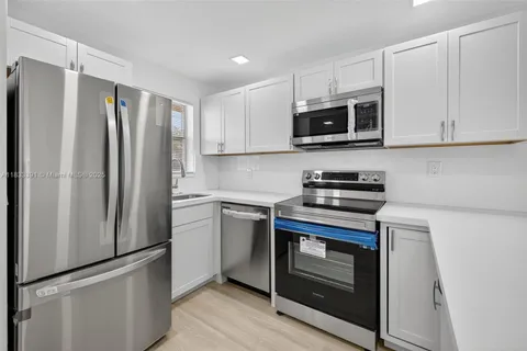 8305 Sunrise Lakes Blvd # 104, Sunrise FL 33322