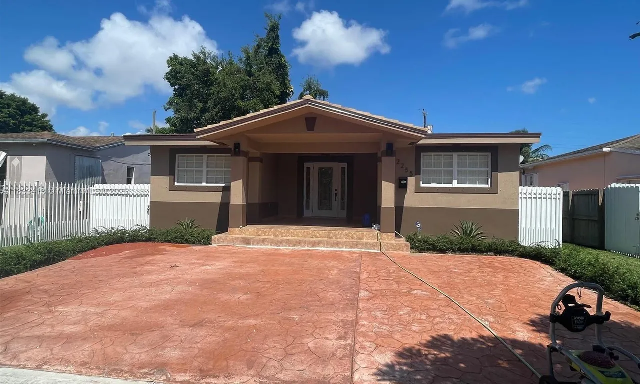 2255 SW 26th St # 1, Miami FL 33133