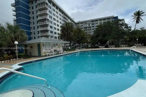 4200 Hillcrest Dr # 900, Hollywood FL 33021