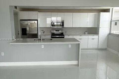 4200 Hillcrest Dr # 900, Hollywood FL 33021