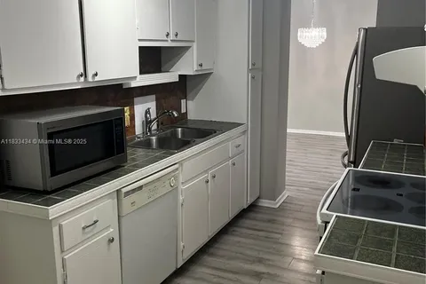 4200 Hillcrest Dr # 505, Hollywood FL 33021