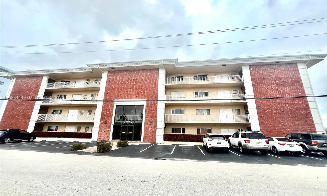 2841 NE 33rd Ct # 104, Fort Lauderdale FL 33306