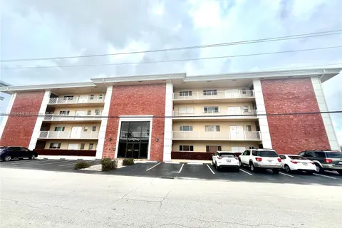 2841 NE 33rd Ct # 104, Fort Lauderdale FL 33306