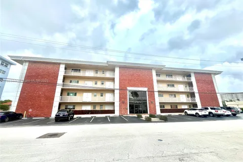 2841 NE 33rd Ct # 104, Fort Lauderdale FL 33306