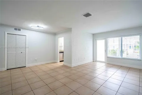 1940 Biarritz Dr # 10, Miami Beach FL 33141