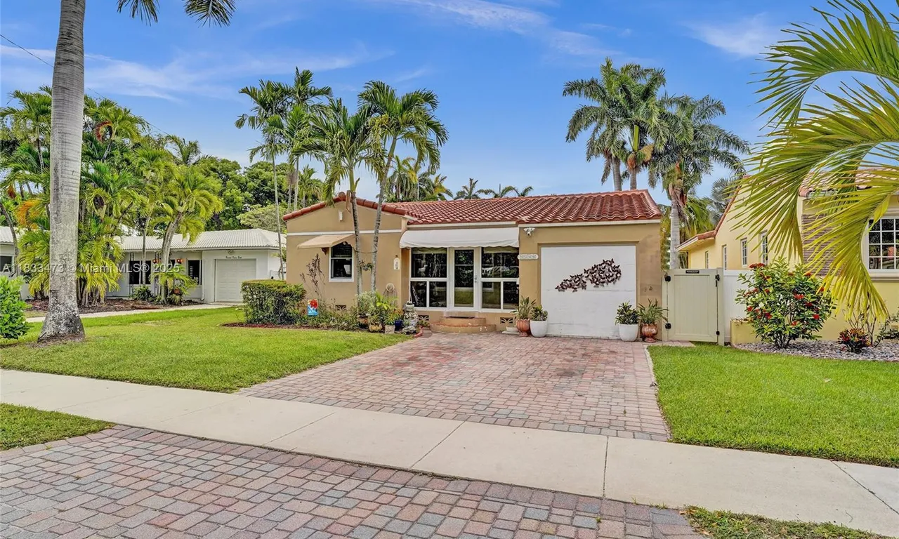 1340 Jackson St, Hollywood FL 33019