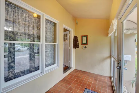 1340 Jackson St, Hollywood FL 33019
