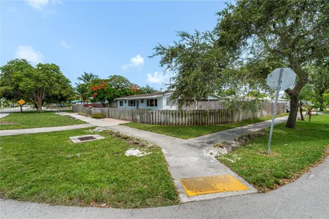 800 NE 24th St, Pompano Beach FL 33064