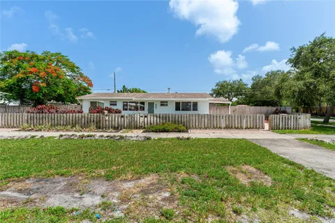 800 NE 24th St, Pompano Beach FL 33064