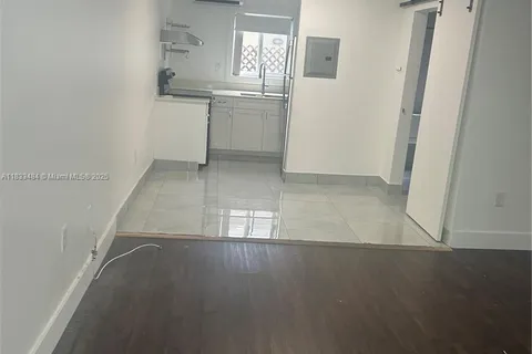 8260 Byron Ave # 15, Miami Beach FL 33141