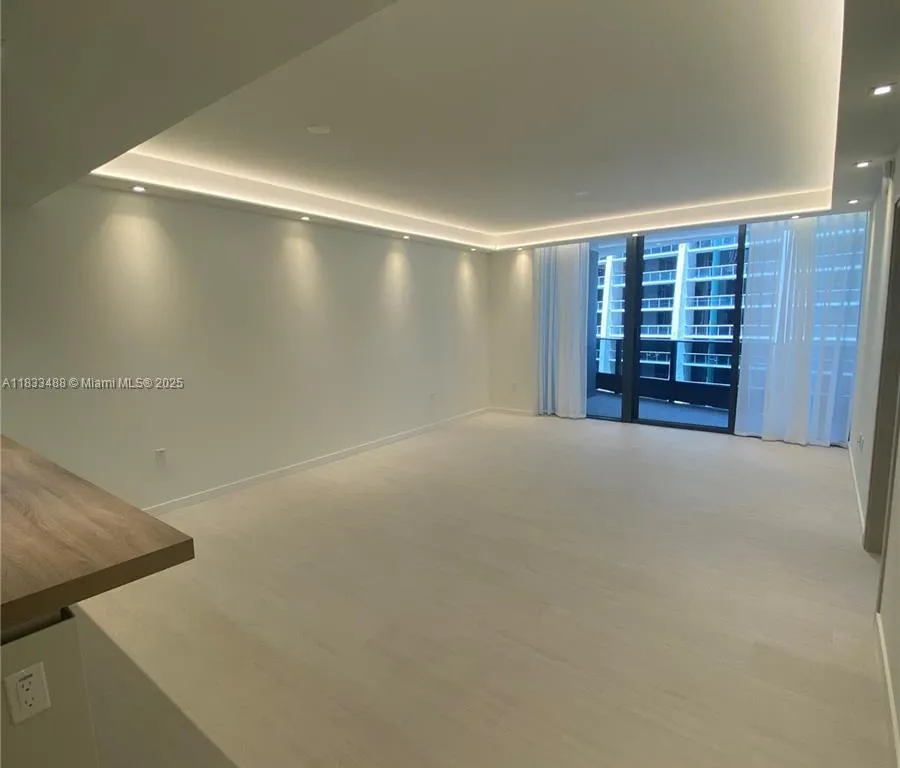 1000 Brickell Plaza # 2707, Miami FL 33131