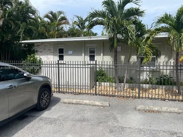 816 NE 17th Way, Fort Lauderdale FL 33304