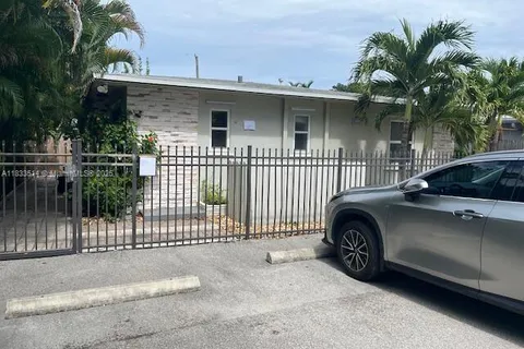 816 NE 17th Way, Fort Lauderdale FL 33304
