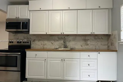 816 NE 17th Way, Fort Lauderdale FL 33304