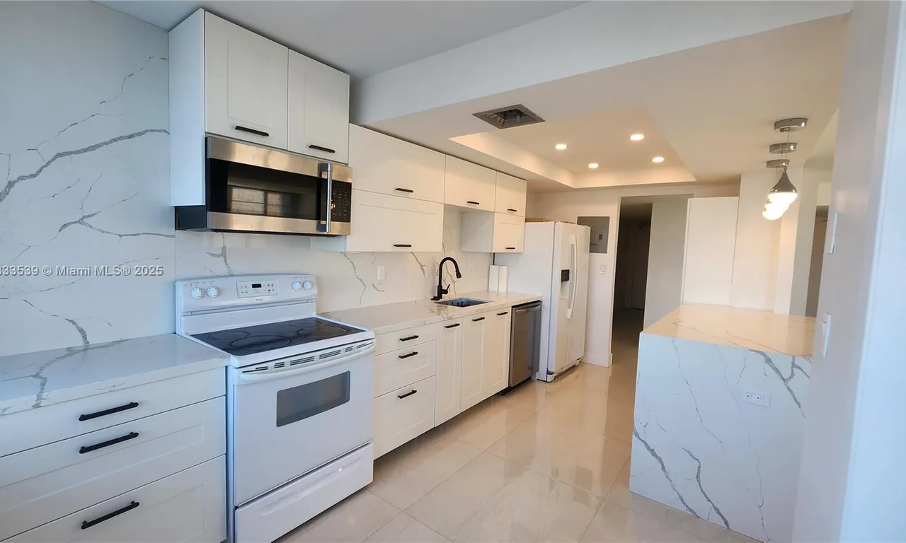 18051 Biscayne Blvd # 1705, Aventura FL 33160
