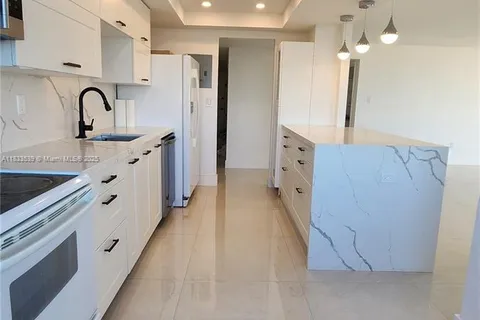 18051 Biscayne Blvd # 1705, Aventura FL 33160