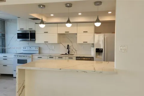 18051 Biscayne Blvd # 1705, Aventura FL 33160