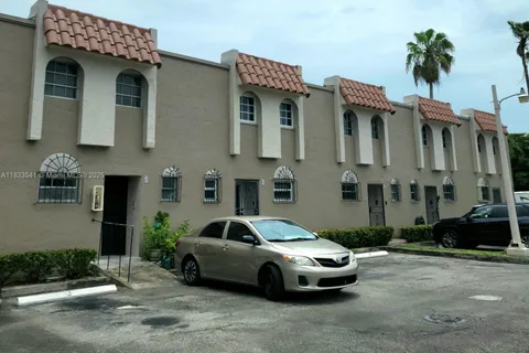 11 Olive Dr # J, Hialeah FL 33010